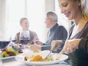 午飯前喝點(diǎn)湯有保健作用-怎么吃才健康？