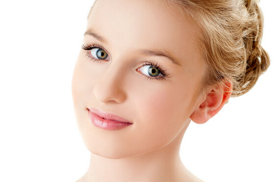 化妝水和爽膚水的區(qū)別-爽膚水和柔膚水的區(qū)別