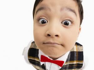 小孩眼睛近視怎么辦？假性近視如何治療