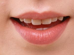 嘴唇干裂是什么原因？嘴唇干裂怎么辦？