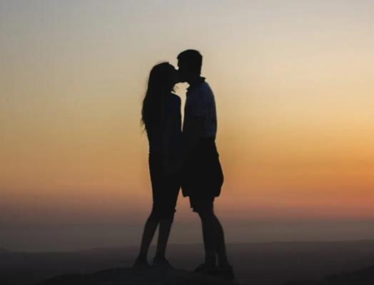 女朋友動(dòng)不動(dòng)就提分手一言不合就冷戰(zhàn)怎么辦?女生總說分手是因?yàn)樽鲉? border=