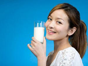 失眠的原因有哪些？有助睡眠的食物推薦