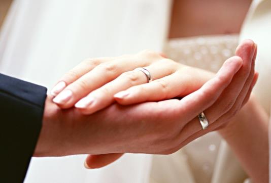 女方辦婚禮有沒有接親環(huán)節(jié)?遠(yuǎn)嫁結(jié)婚是女方先擺酒嗎