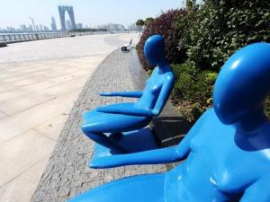 蘇州景區金雞湖畔裸女座椅 坐美女懷里看大秋褲