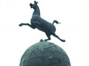 河南城市雕像馬踏飛燕遭惡搞立馬滾蛋網絡走紅