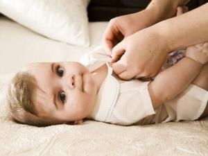 寶寶衣服上油漬怎么洗？寶寶衣服上奶漬怎么洗