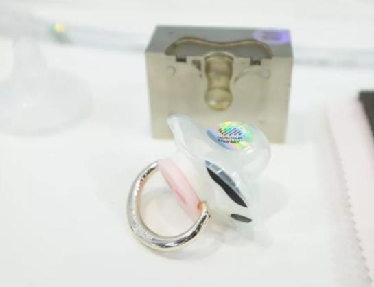 換奶嘴了不喝奶怎么辦?安撫奶嘴用多久可以拿下來?