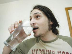 打嗝的原因？打嗝的中醫治療法