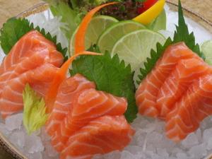 如何挑選優質三文魚？三文魚的挑選方法