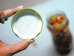 瓶蓋打不開怎么辦？三招讓你輕松擰開瓶蓋