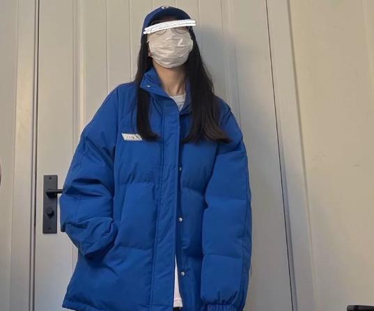 克萊因藍(lán)羽絨服配什么顏色的褲子?克萊因藍(lán)和寶藍(lán)色有什么區(qū)別嗎