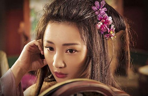 柳巖個人資料簡介 柳巖圖片 柳巖演過的電視劇 柳巖的胸有多大