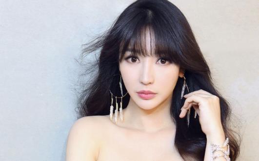 柳巖個人資料簡介 柳巖圖片 柳巖演過的電視劇 柳巖的胸有多大