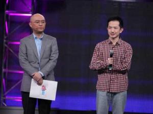 ?作家王歡上相親節目《非誠勿擾》送蟒蛇