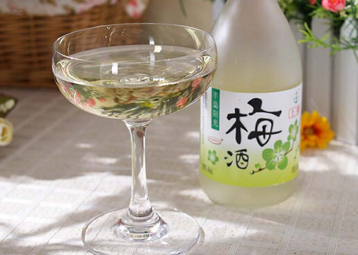 青梅酒怎么釀制？女性常喝青梅酒排毒養(yǎng)顏