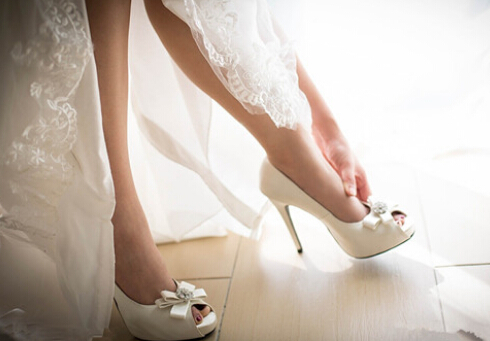 鞋子磨腳怎么辦？鞋子小了磨腳怎么辦？