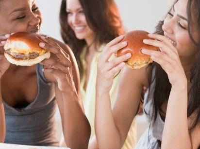 晚餐吃太飽有哪些危害？晚餐吃什么好？晚餐怎么吃減肥