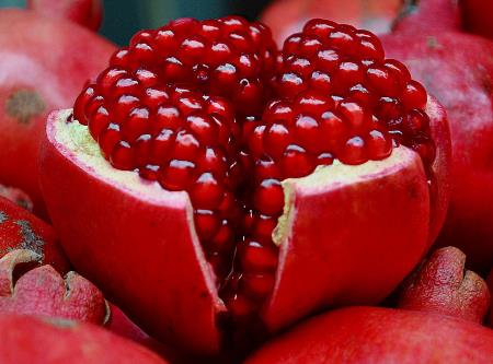 吃石榴有什么好處？石榴的營養價值、功效與作用