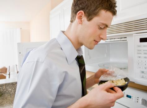 上班族帶飯族怎么熱飯？微波爐加熱飯如何保持水分