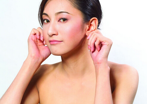 坐飛機耳朵疼怎么辦-為什么坐飛機耳朵疼？