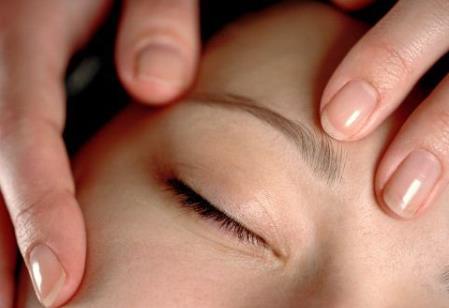 黑眼圈怎么去除？眼部按摩法輕松去除黑眼圈