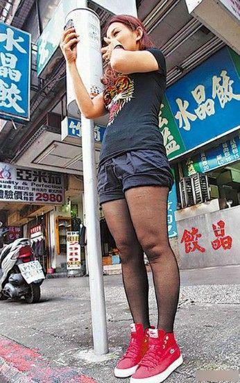 臺灣賤男子駕車尾隨熱褲絲襪女子800米手淫自慰，女子錄影取證