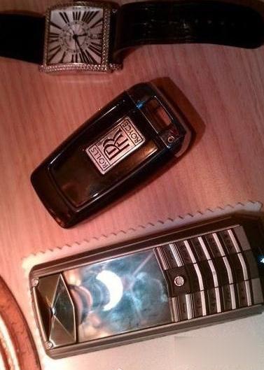 微博現火辣美女炫富炫干爹-爆乳腦殘坑爹女稱王力宏表哥圖