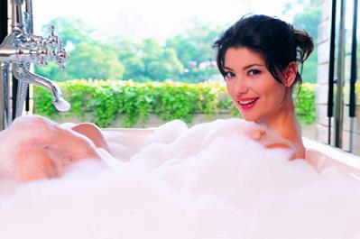 從頭洗到腳錯了嗎？為什么洗澡要先洗臉好？揭秘最健康洗澡順序