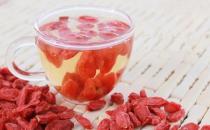 枸杞子泡水喝上火嗎？枸杞子泡水喝的功效