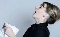 打噴嚏的原因是什么？打噴嚏為什么不能用手捂？