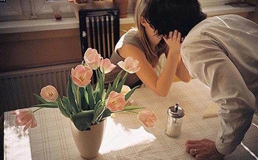 為什么美女都喜歡配丑男？