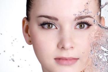 皮膚粗糙干燥補不進水 是何原因