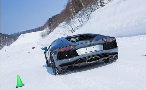 秋冬季節(jié)開(kāi)車技巧