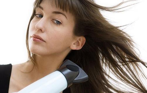 如何用吹風機把頭發吹蓬松