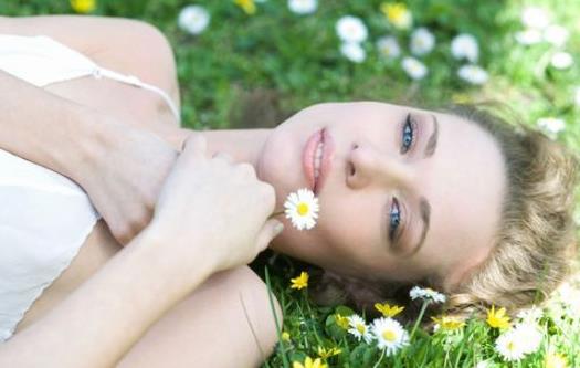 八個護(hù)膚小妙招 讓你肌膚白如雪