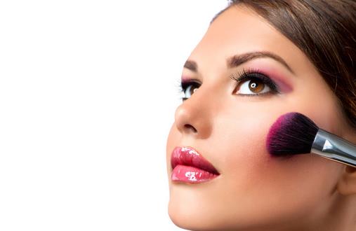 兩分鐘補(bǔ)妝小技巧 煥發(fā)新顏去約會(huì)