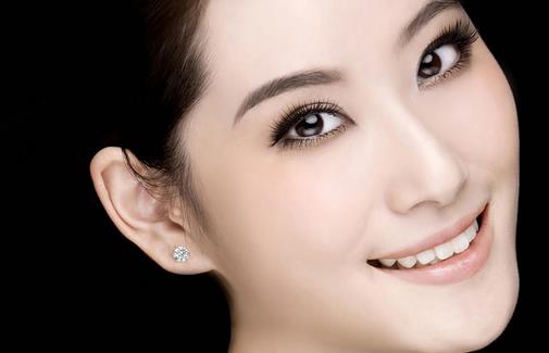 美容達人教你溫柔的將眼妝卸干凈