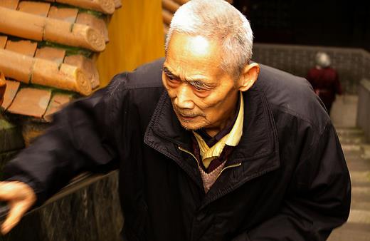 老人跌倒的六塊絆腳石