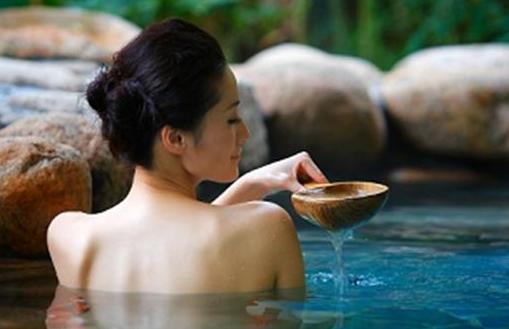 女性經期前盡量別泡溫泉