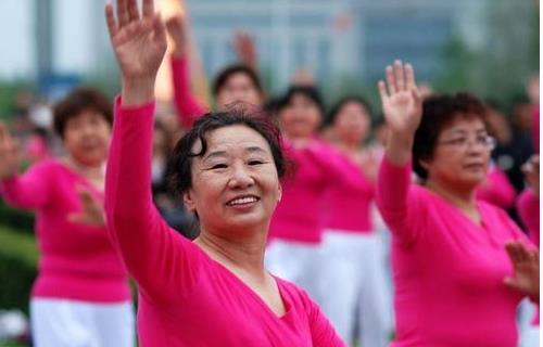 老人跳廣場舞有什么好處