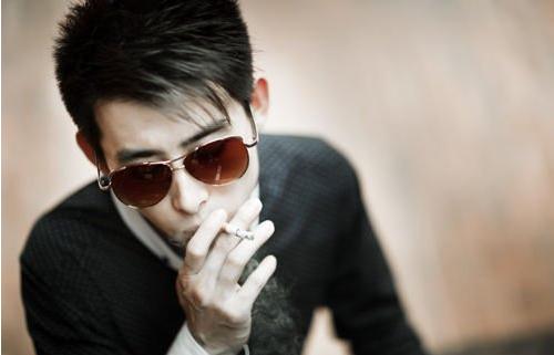 吸煙大黃牙 男性必學美牙法