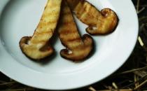 松茸有什么營(yíng)養(yǎng)？烤松茸的做法