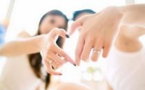 男人沉默時愛你的表現