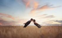 在“昏暗”的環境約會距離會更近