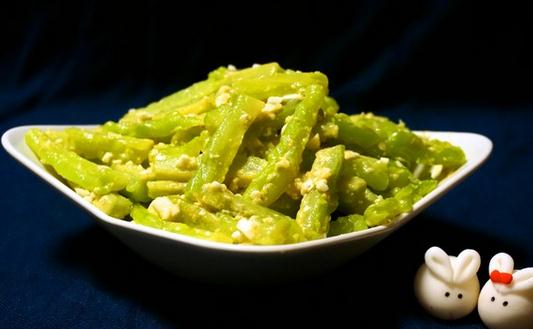 咸蛋炒苦瓜的做法