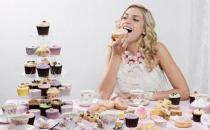 暴飲暴食或是情緒不穩定