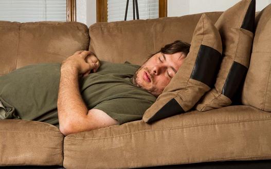 這樣睡覺最傷男人身