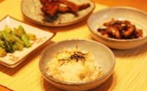 晚飯吃太晚小心發胖！