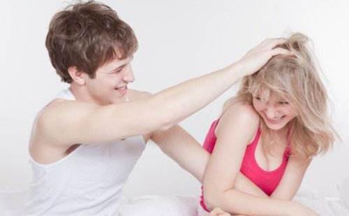 為什么女人喜歡挽男人手臂?