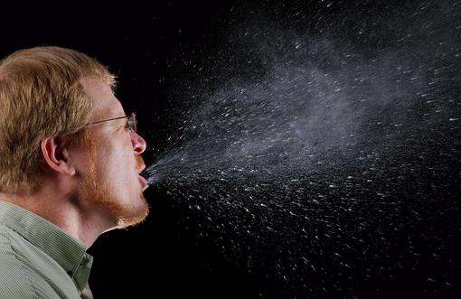 打噴嚏有異味是怎么回事